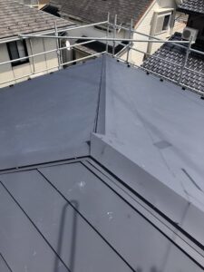 雨漏りによる屋根カバー工法